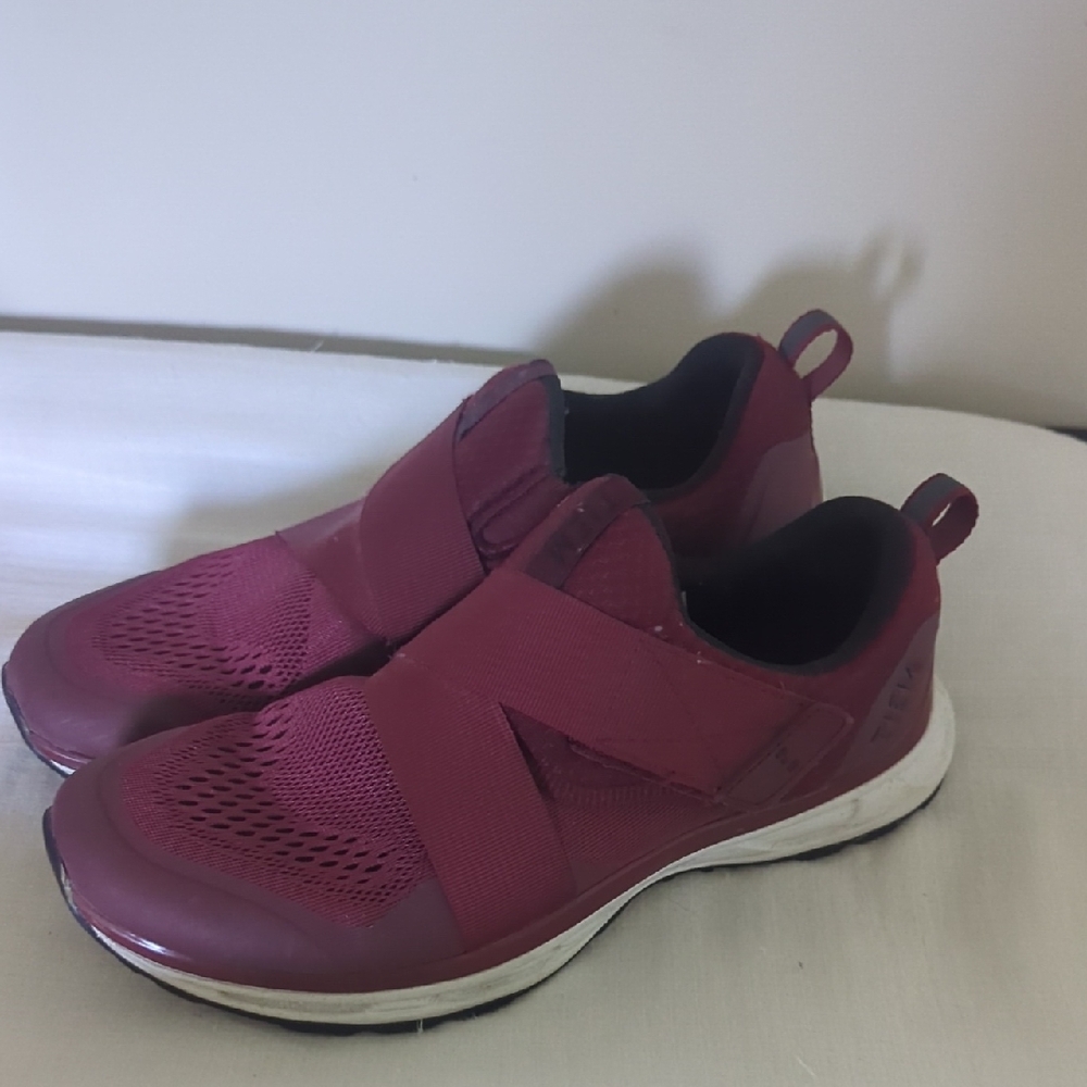 Tiem Women's Athletic Shoes in Burgundy by